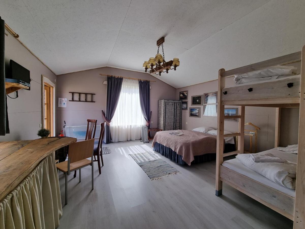 Hotel Viesu Nams Vecmuiza à Tūja Extérieur photo