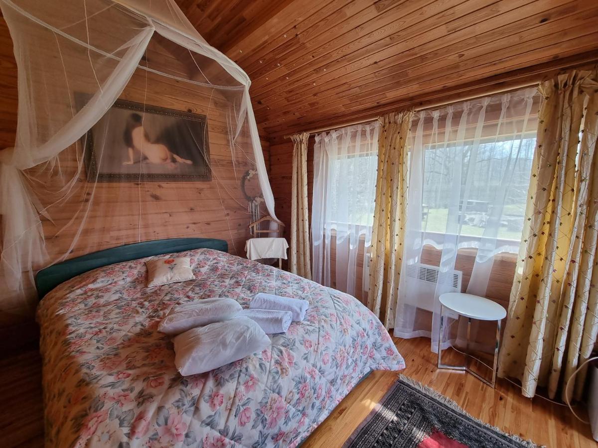 Hotel Viesu Nams Vecmuiza à Tūja Extérieur photo