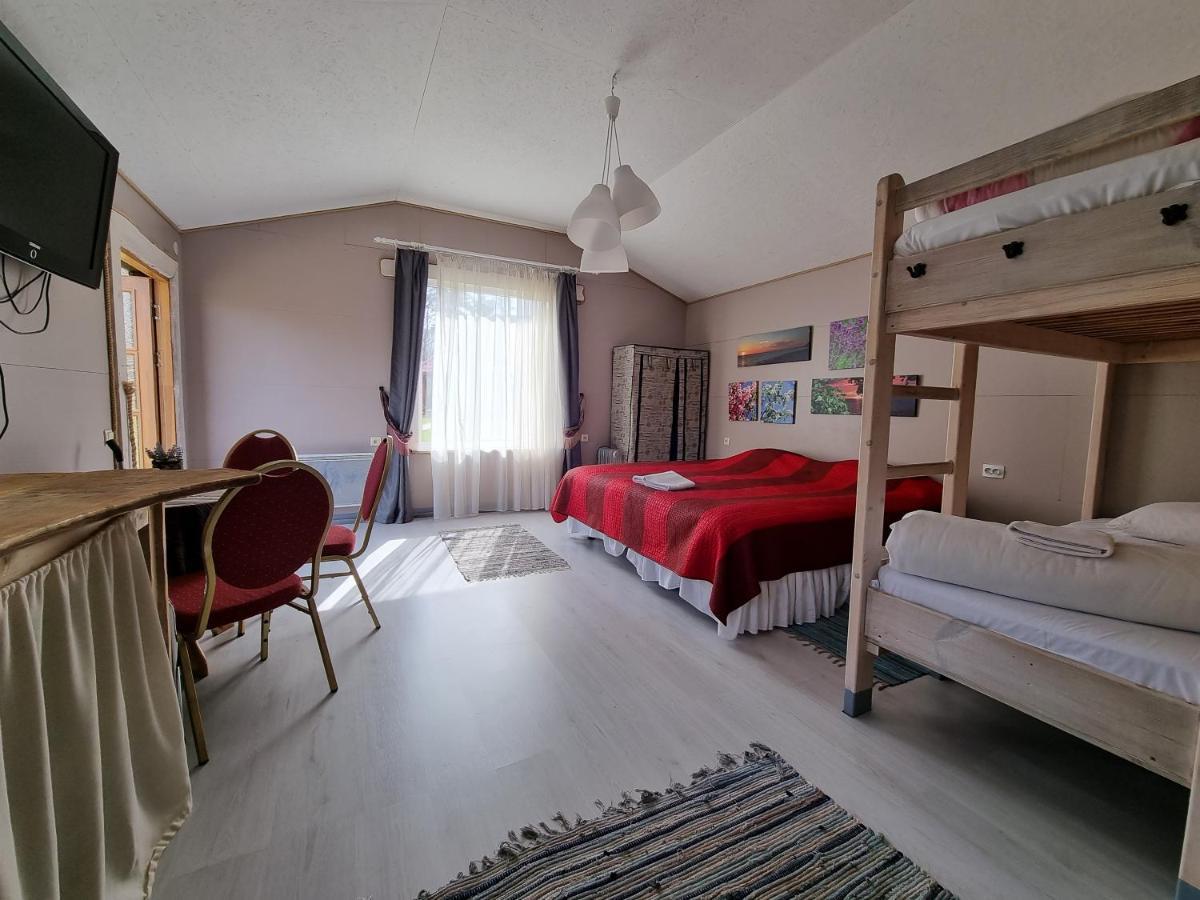 Hotel Viesu Nams Vecmuiza à Tūja Extérieur photo