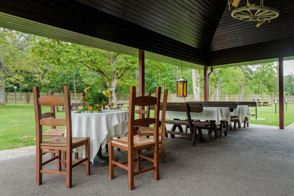 Hotel Viesu Nams Vecmuiza à Tūja Extérieur photo