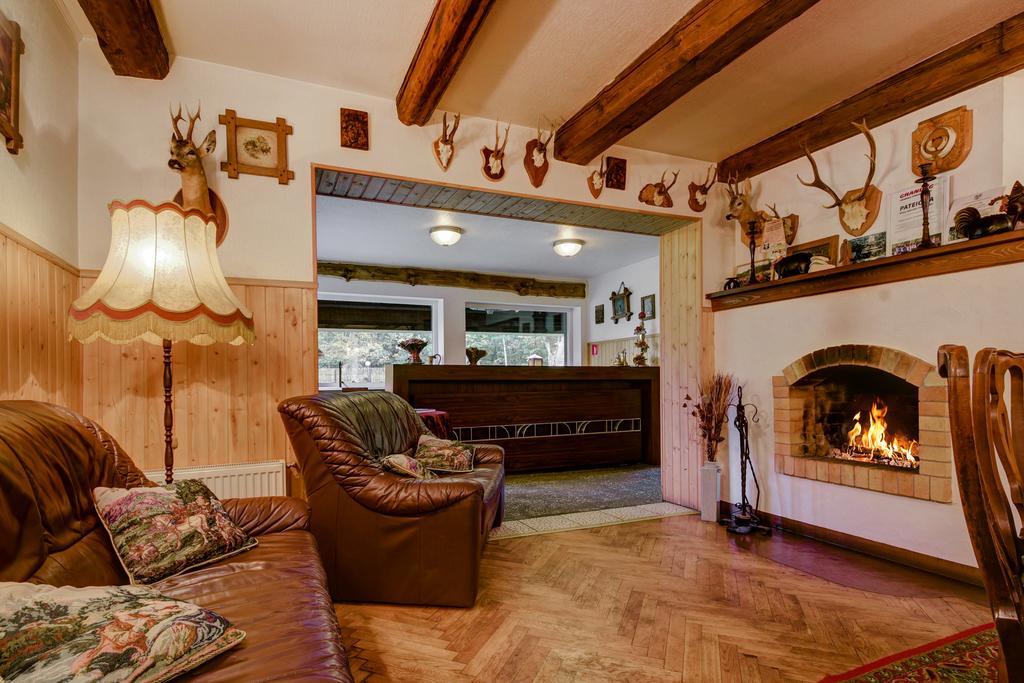 Hotel Viesu Nams Vecmuiza à Tūja Extérieur photo