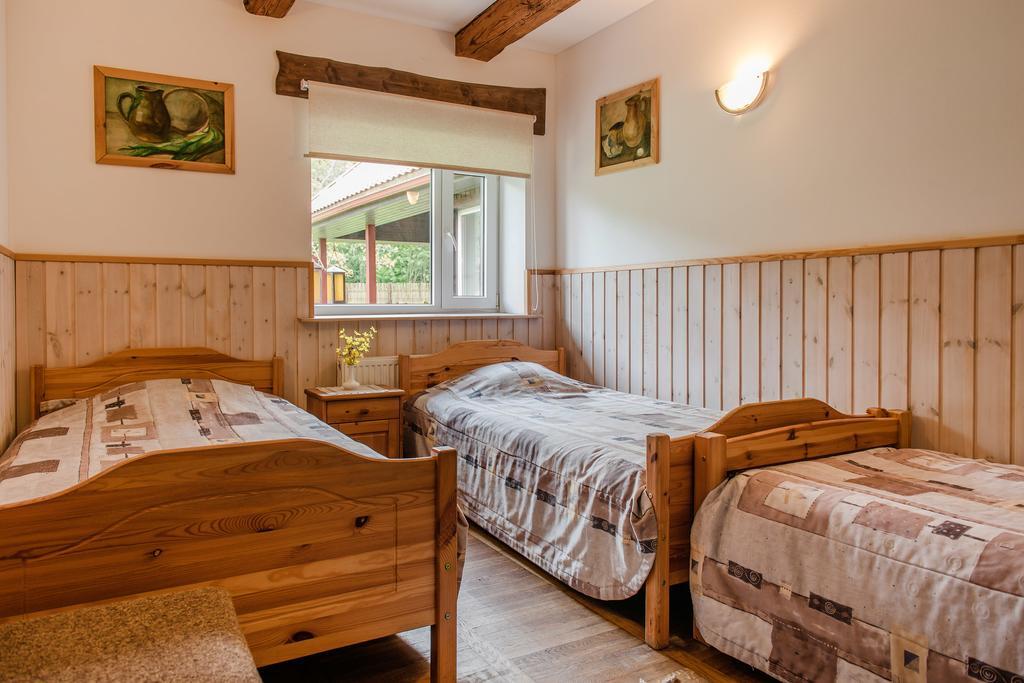 Hotel Viesu Nams Vecmuiza à Tūja Extérieur photo