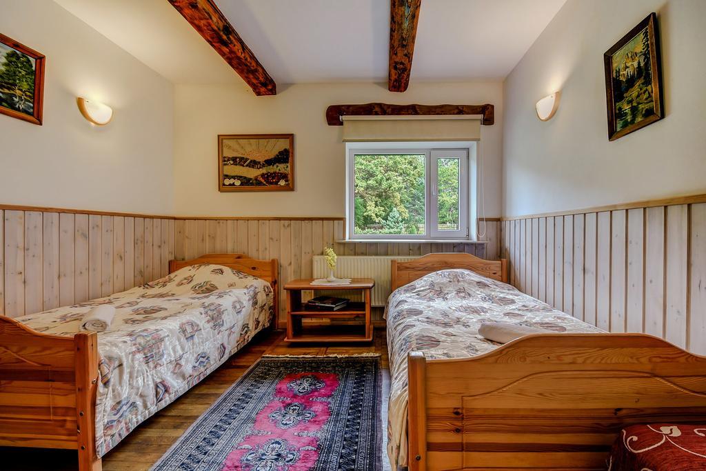 Hotel Viesu Nams Vecmuiza à Tūja Extérieur photo