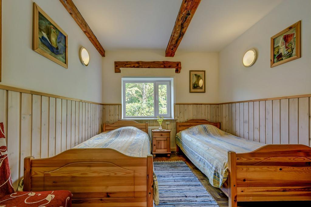Hotel Viesu Nams Vecmuiza à Tūja Extérieur photo