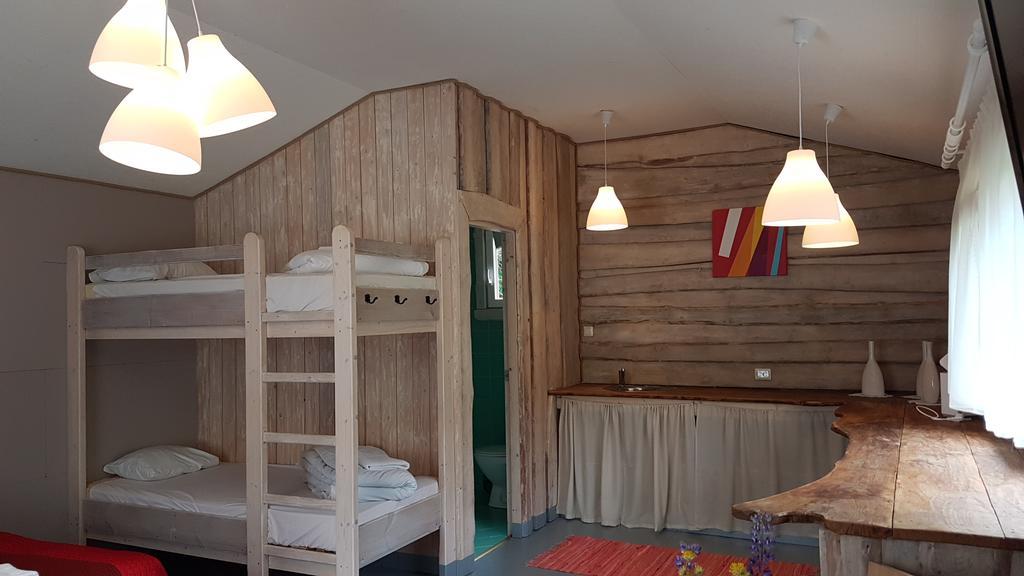 Hotel Viesu Nams Vecmuiza à Tūja Extérieur photo