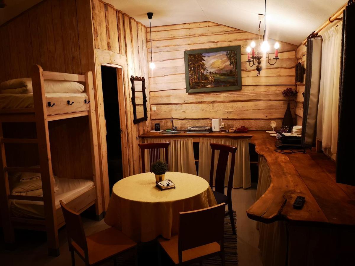 Hotel Viesu Nams Vecmuiza à Tūja Extérieur photo