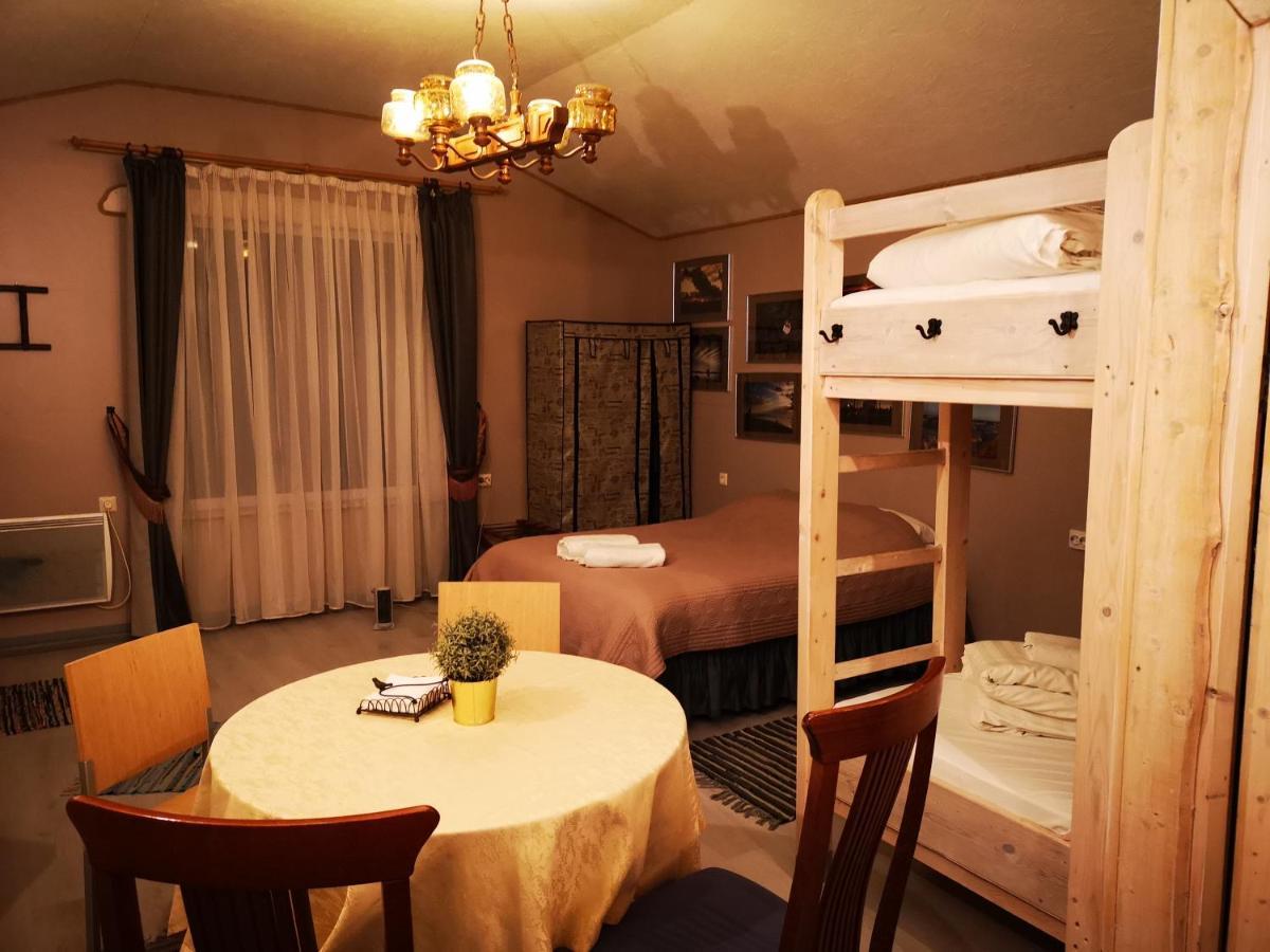 Hotel Viesu Nams Vecmuiza à Tūja Extérieur photo